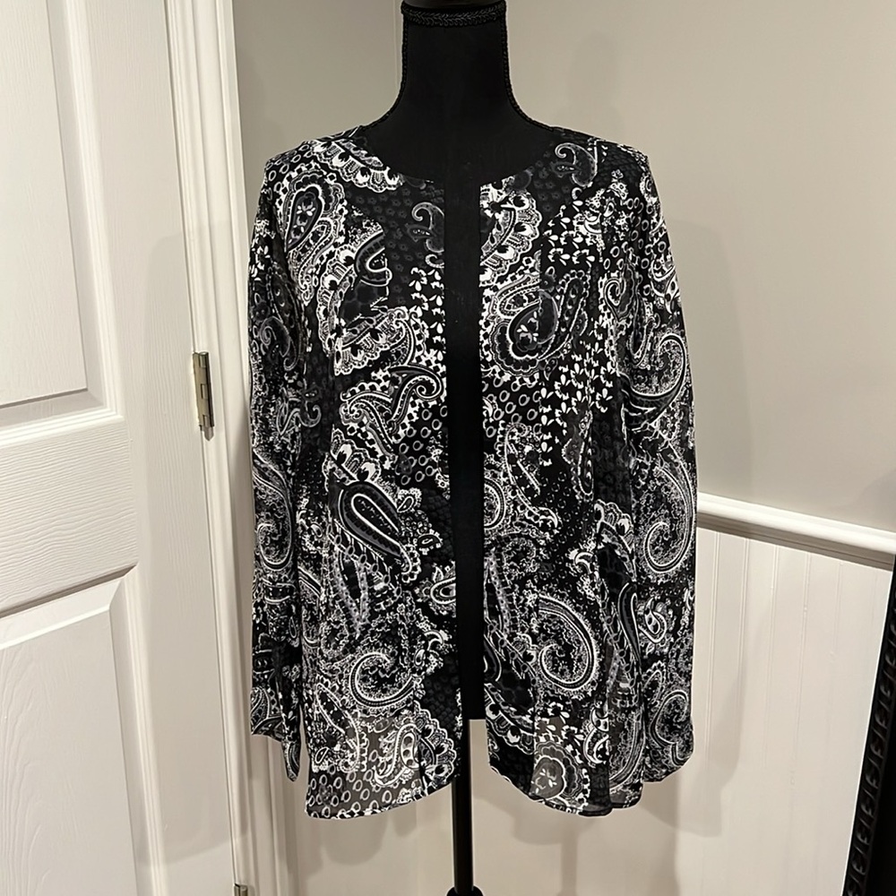 Like New TravelSmith Black and White Paisley Sheer Jacket XL